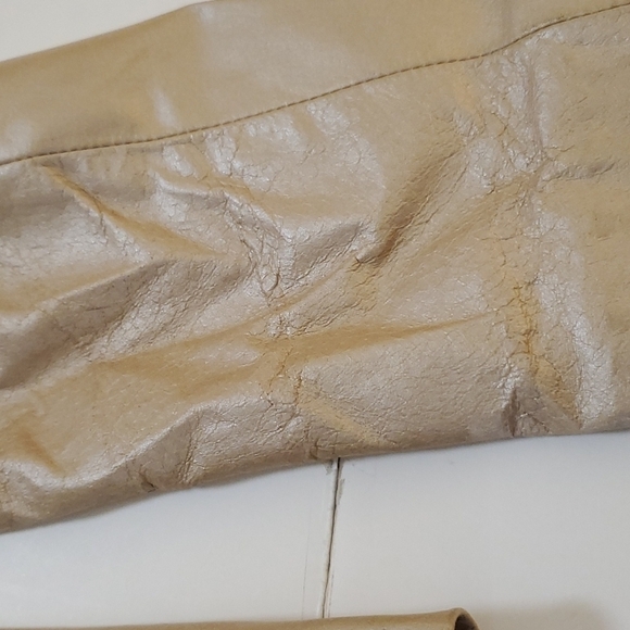 Danier metallic gold 100% leather button up jacket size small - Picture 4 of 9